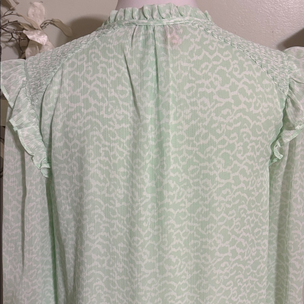 LOFT Light Green Pattern Blouse - Picture 5 of 5